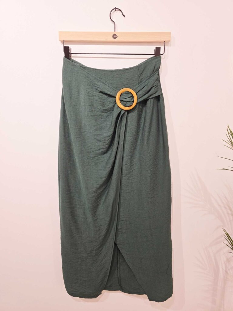 Jupe mi-longue avec boucle bois – 4 coloris