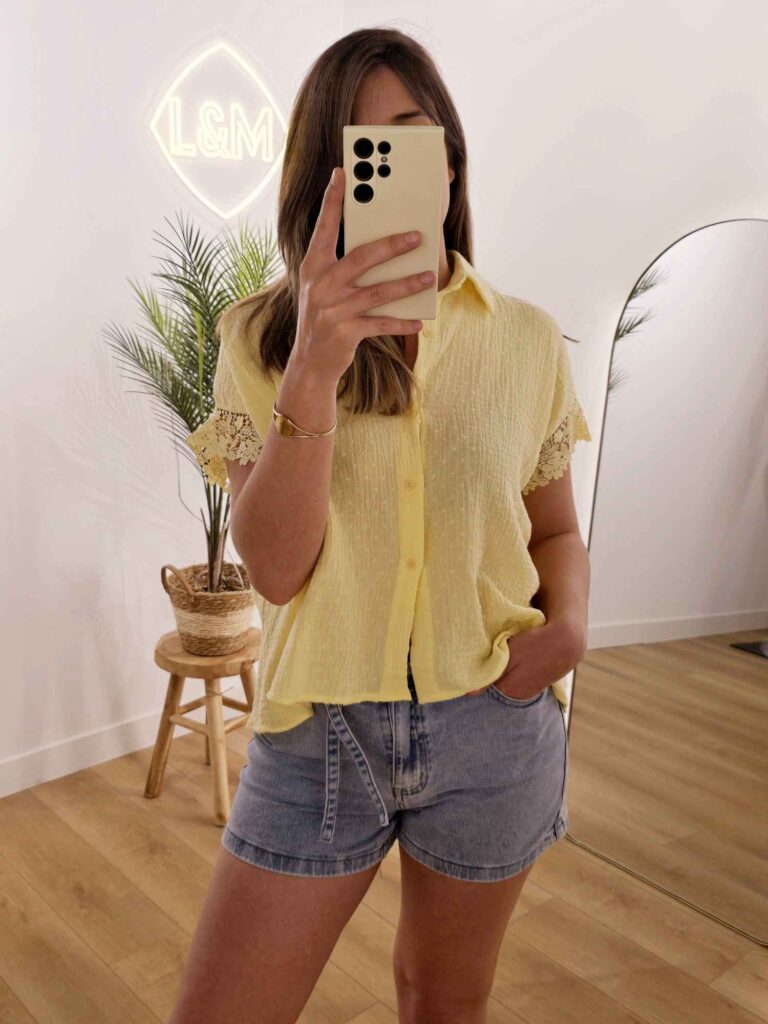 Chemise oversize sans manches – Coton texturé jaune & finitions brodées