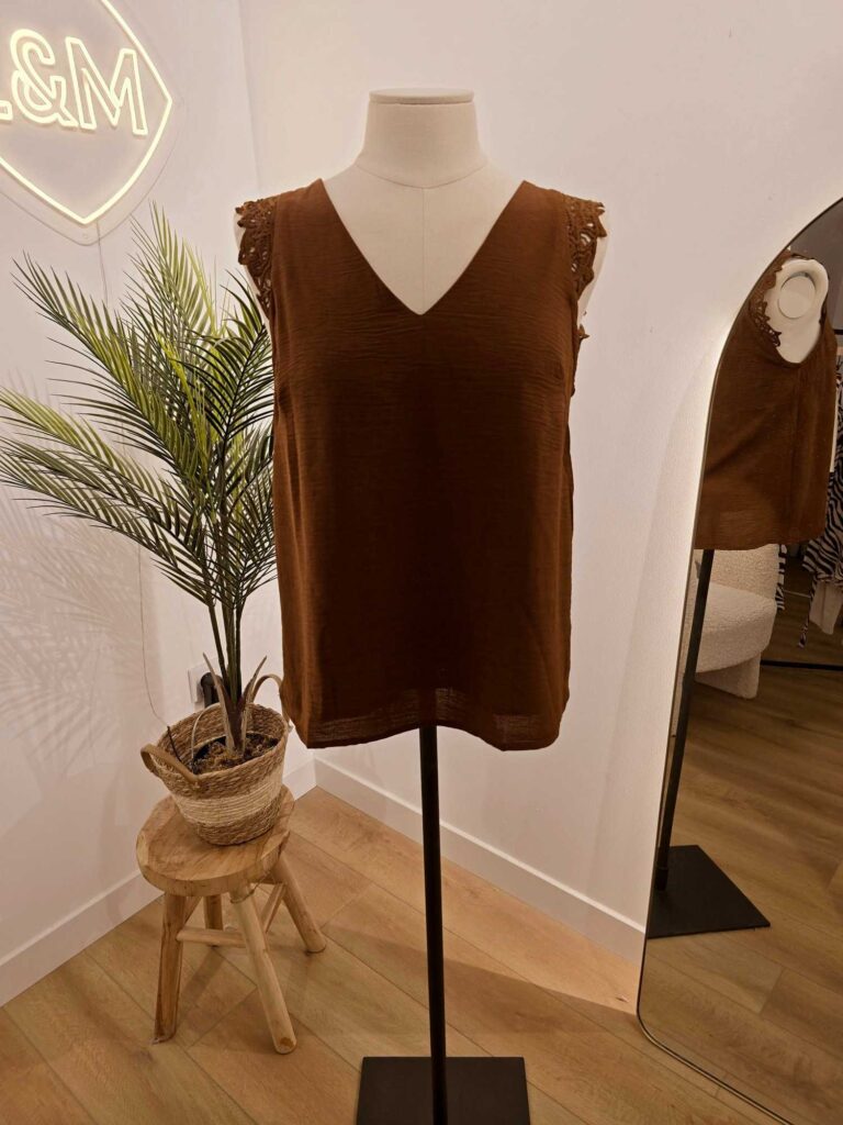 Blouse sans manches dos dentelle