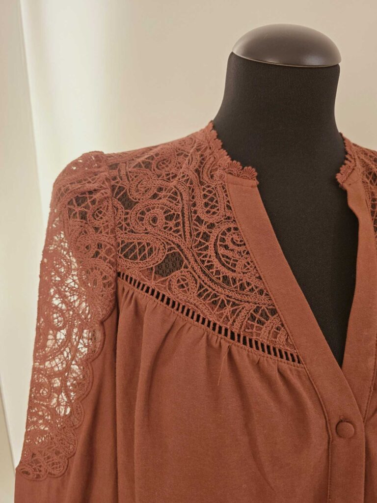 Chemise détail dentelle féminine