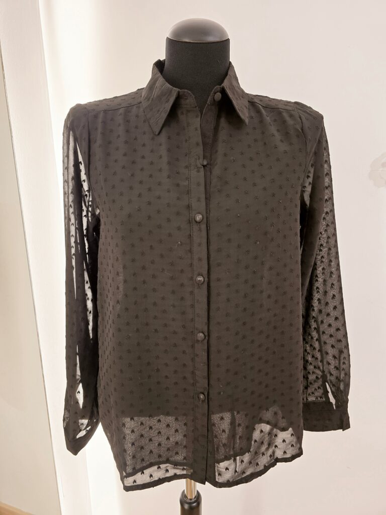 Chemise noire plumetis transparente
