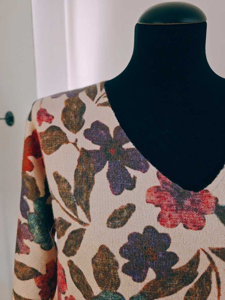 Pull motif floral lurex