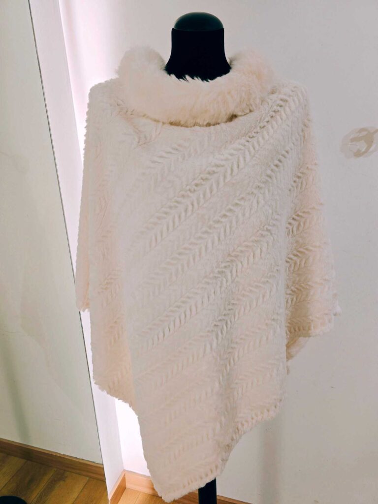 Poncho chaud col fourrure