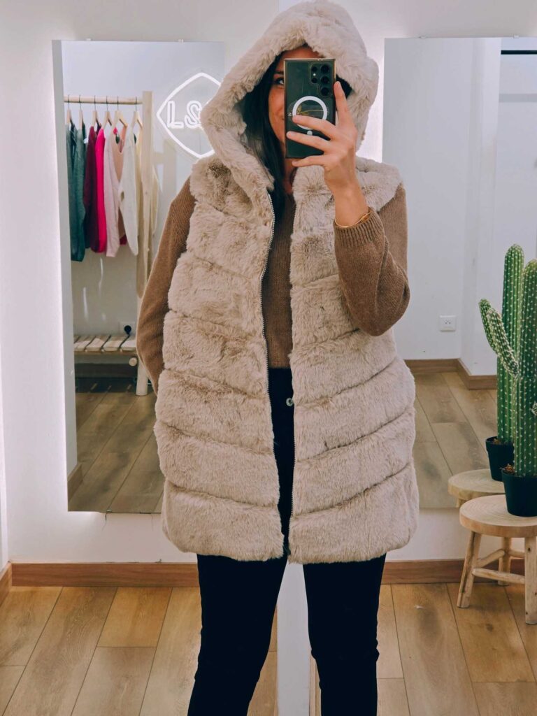 Gilet fausse fourrure capuche