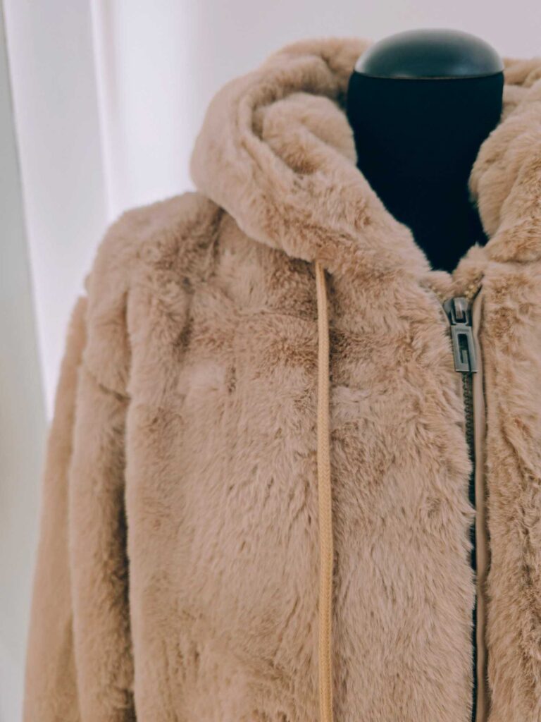 Veste fausse fourrure capuche