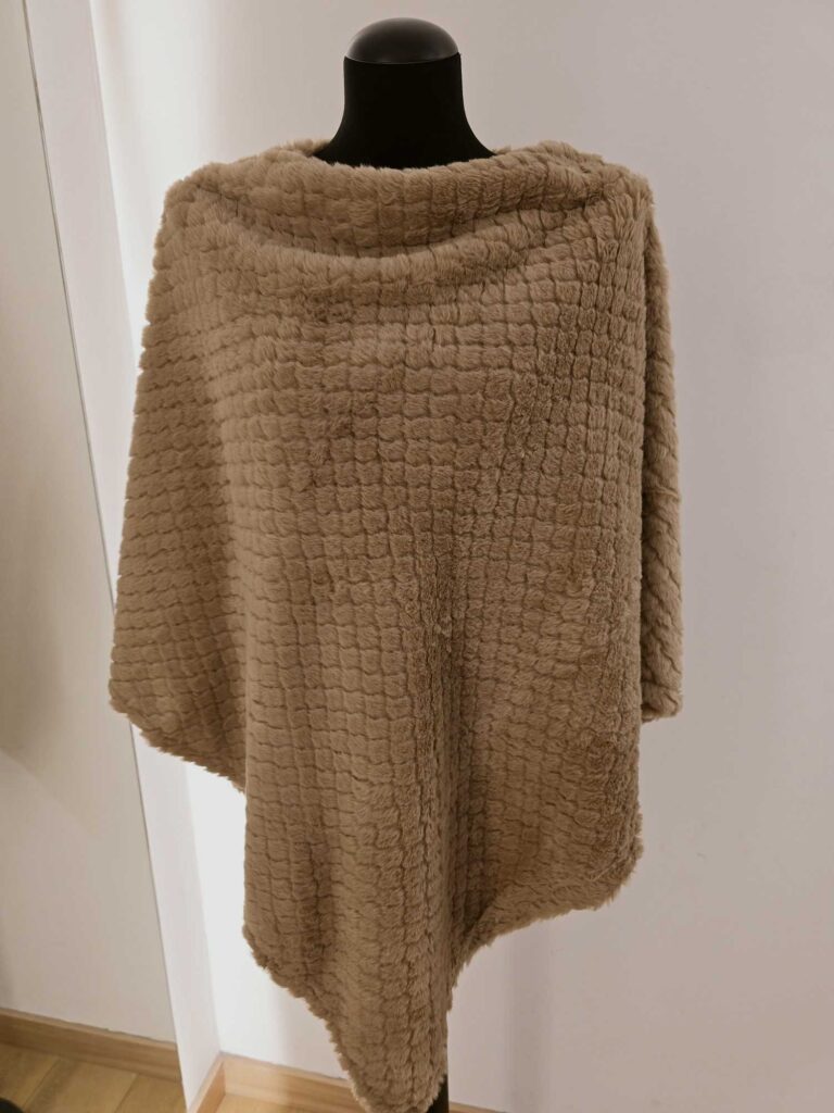 Ponche full fausse fourrure