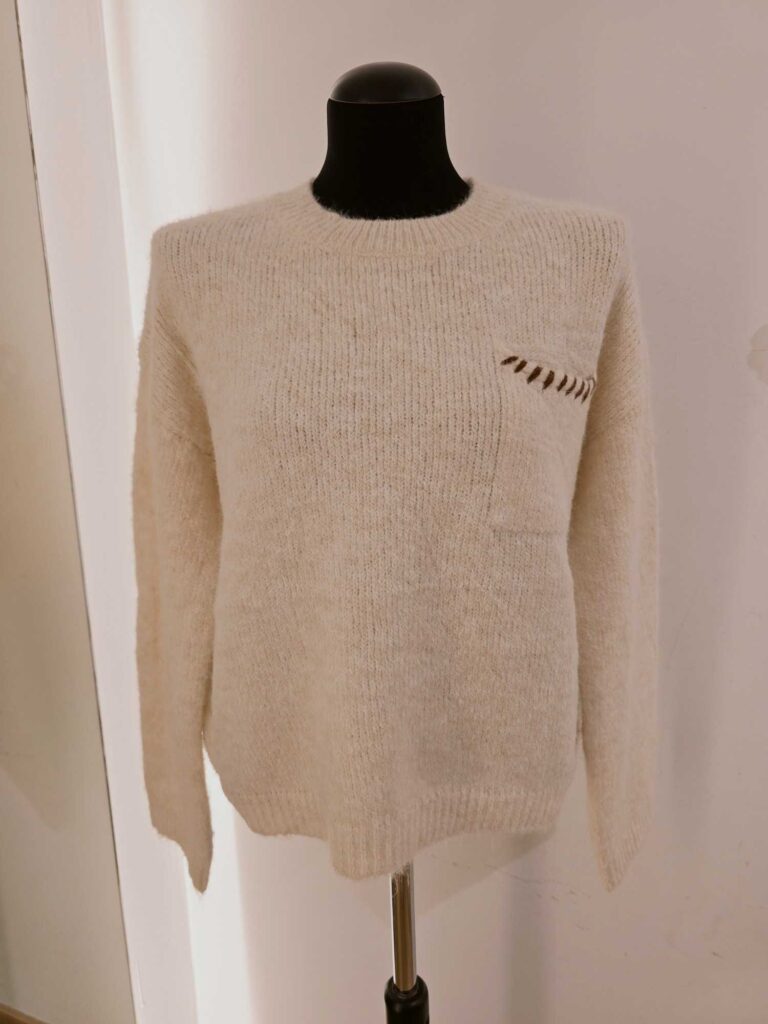 Pull doux poche poitrine