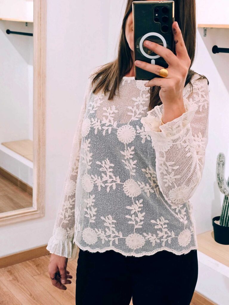 Blouse dentelle ajourée ivoire