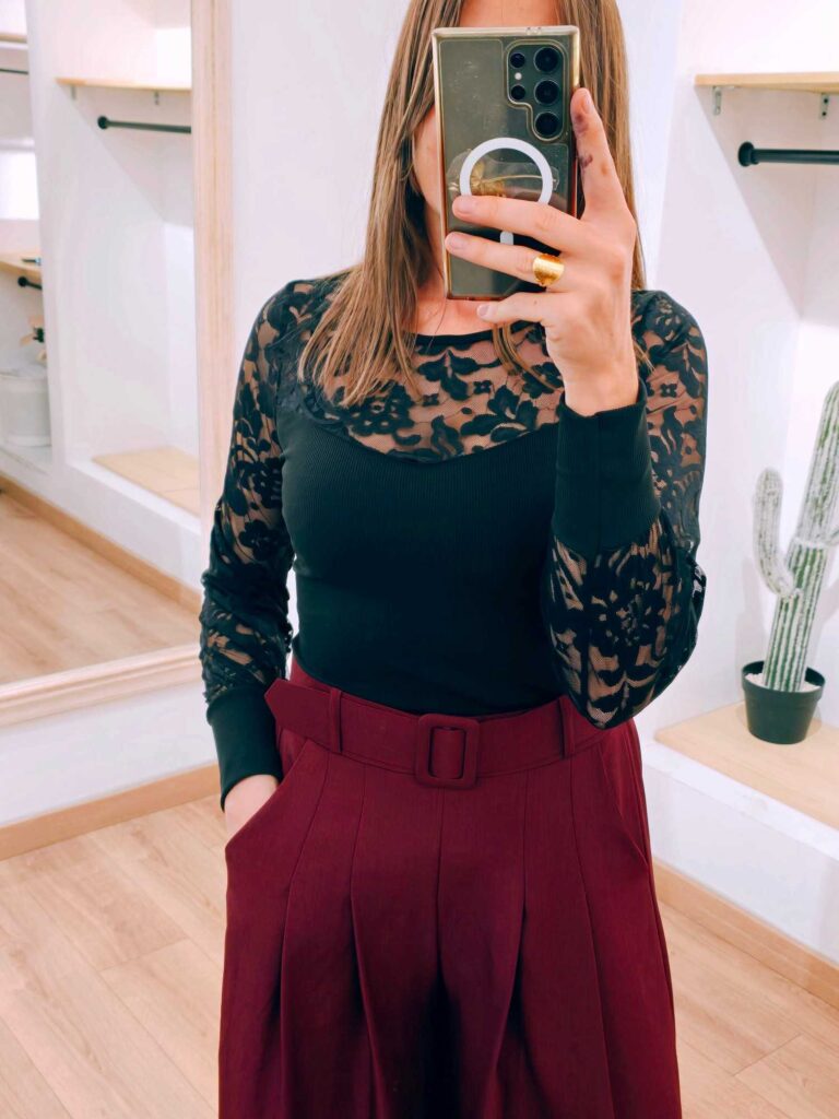 Haut côtelé manches longues en dentelle