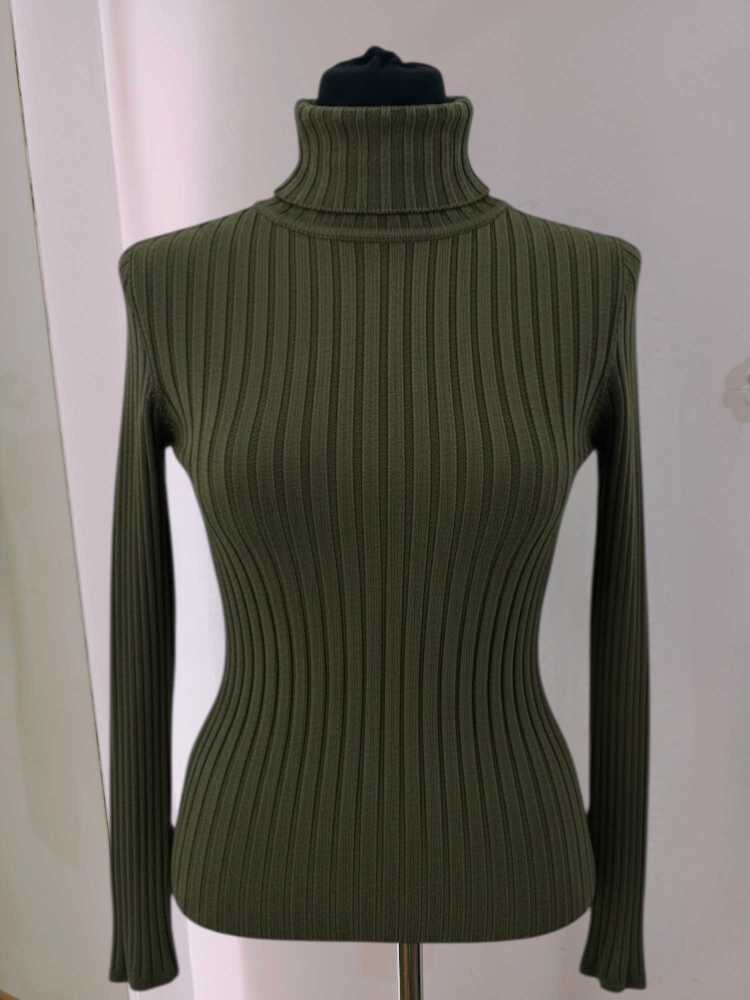 Pull col roulé côtelé