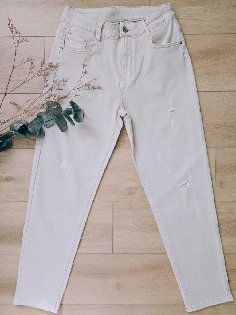 Jean beige mom déchiré
