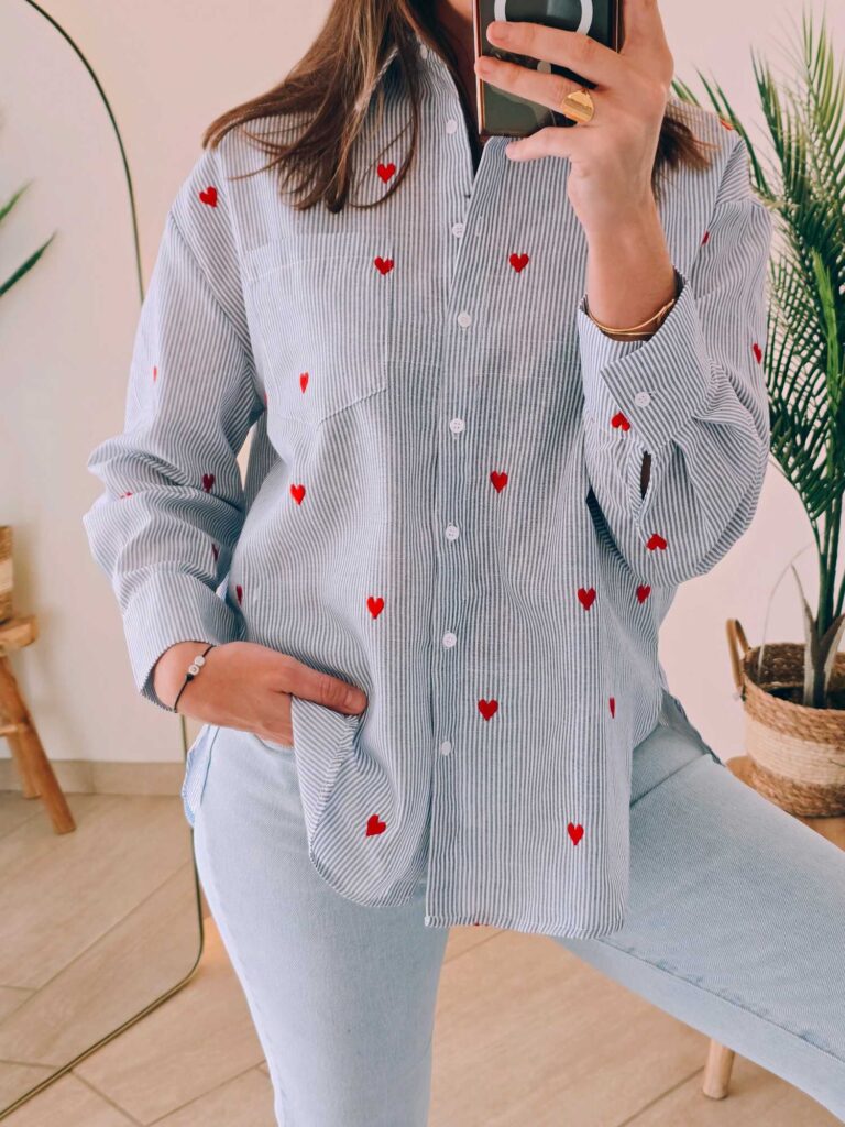 Chemise rayée coeurs brodés