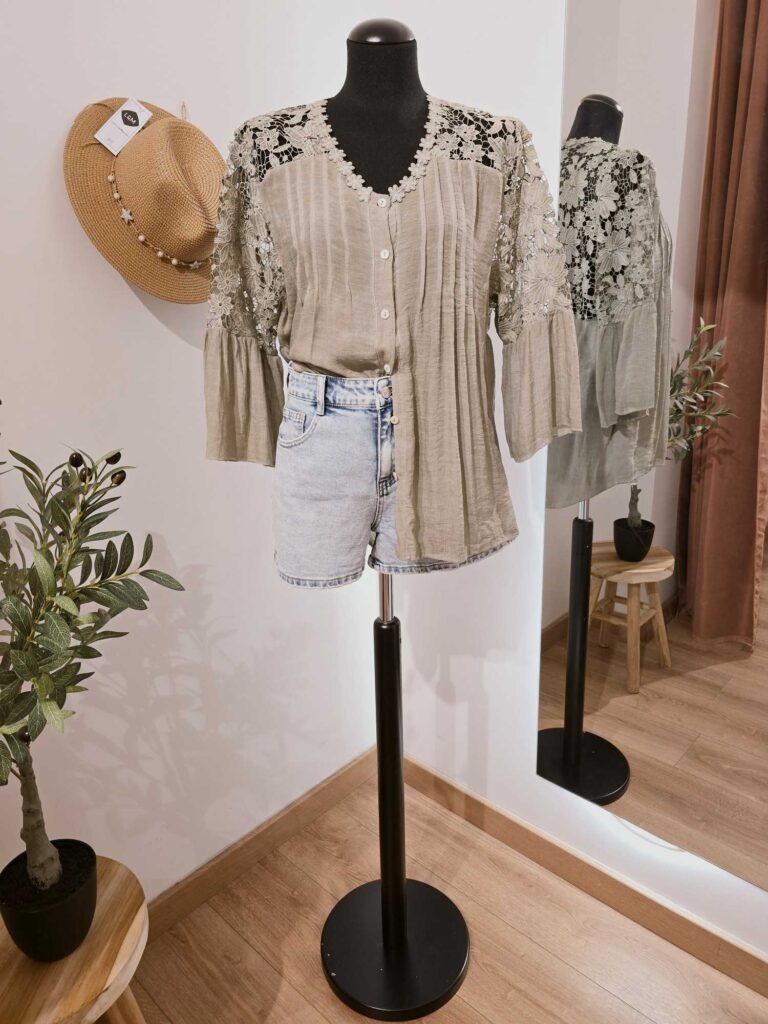 Blouse dentelle florale bohème